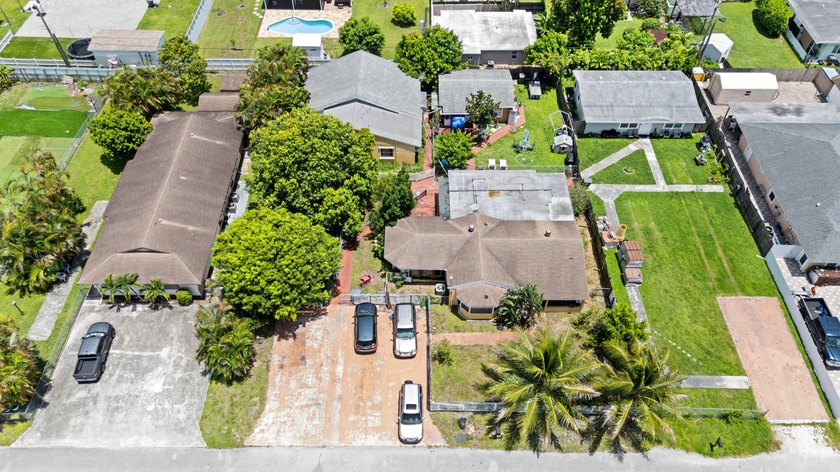 Located on an expansive lot, almost 14,000 sq ft, 4373 Venus Ave - photo 2