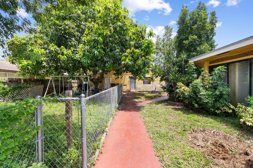 Located on an expansive lot, almost 14,000 sq ft, 4373 Venus Ave - photo 6