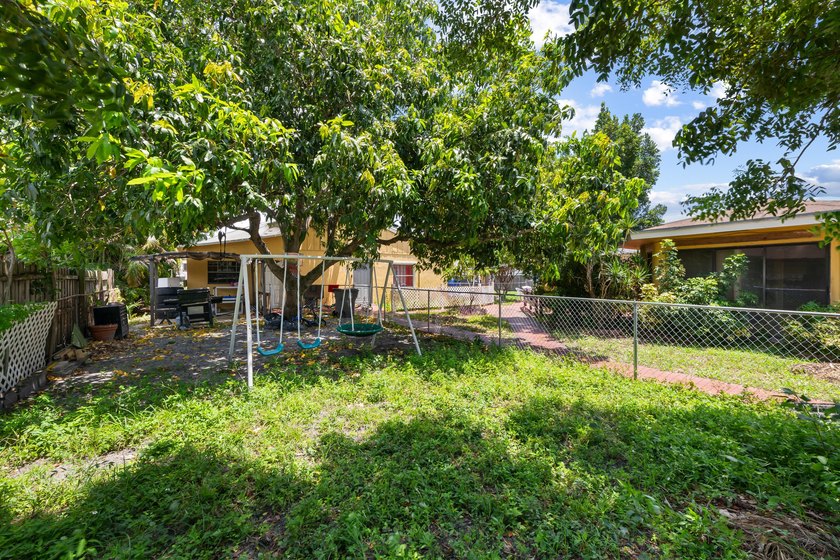 Located on an expansive lot, almost 14,000 sq ft, 4373 Venus Ave - photo 7
