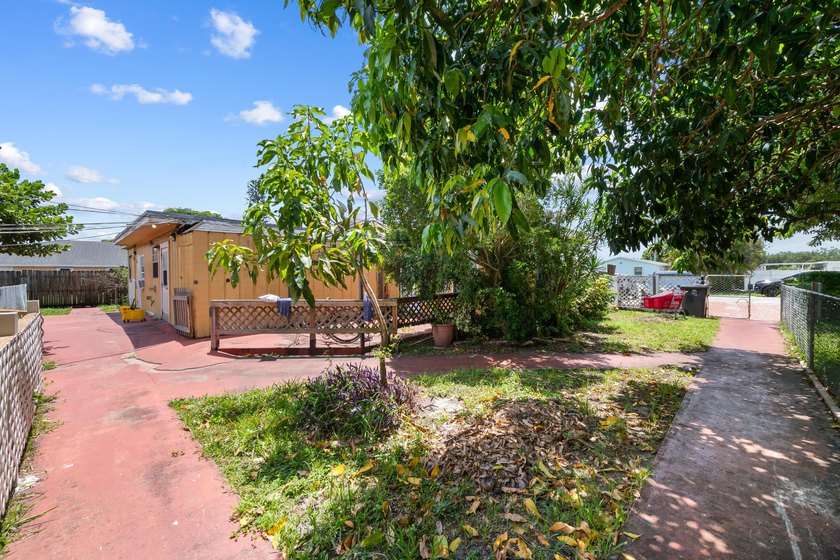 Located on an expansive lot, almost 14,000 sq ft, 4373 Venus Ave - photo 8