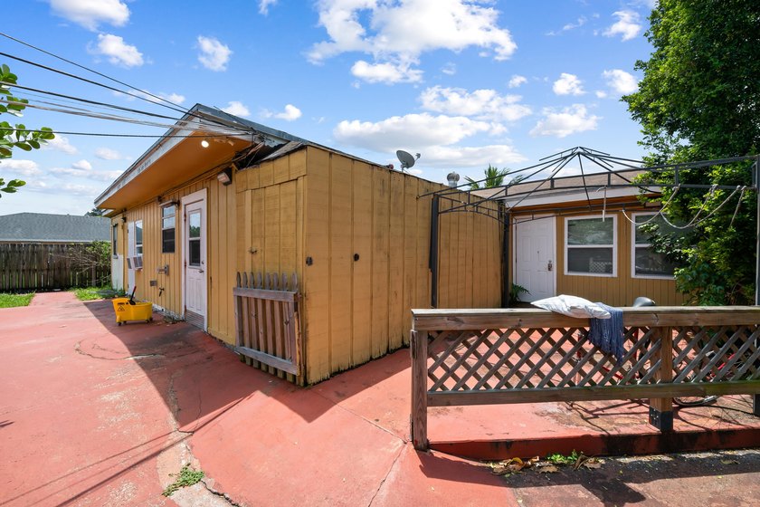 Located on an expansive lot, almost 14,000 sq ft, 4373 Venus Ave - photo 10