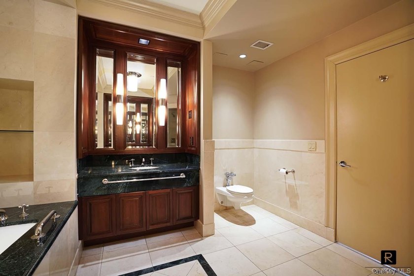 Welcome home to this glamorous corner One Bedroom apartment at - photo 16