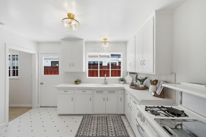 Welcome to 1727 Madison Avenue, a beautifully refreshed - photo 8