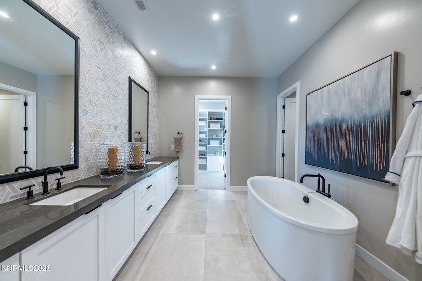 Penthouse Villa with beautiful North-facing views of Peavine - photo 14