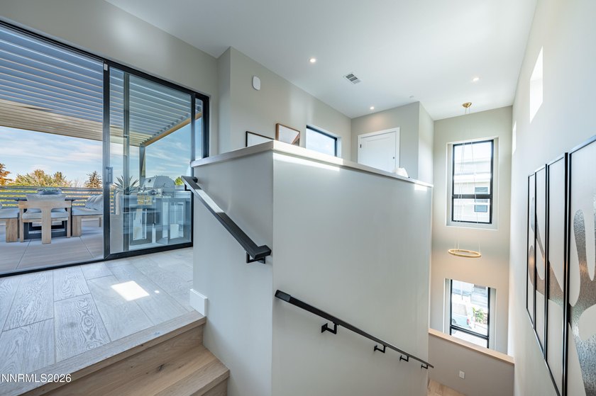 Penthouse Villa with beautiful North-facing views of Peavine - photo 22