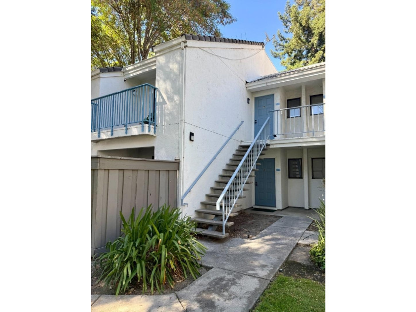 Comfortable and Beautifully Completely remodeled with fresh - photo 3
