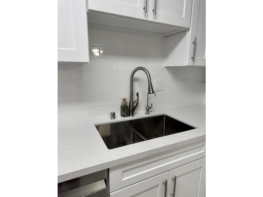 Comfortable and Beautifully Completely remodeled with fresh - photo 8