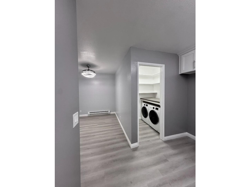 Comfortable and Beautifully Completely remodeled with fresh - photo 9