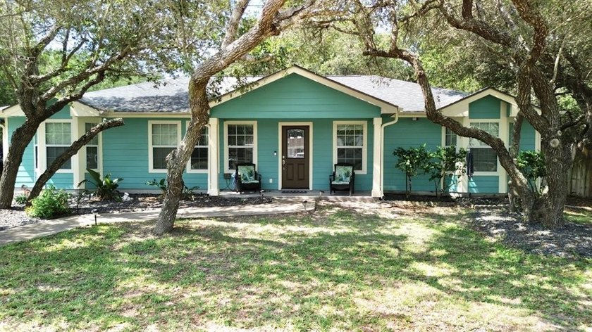 Beautiful 4 Bedroom, 2 bath home with exceptional outdoor living - photo 3