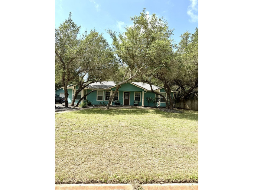 Beautiful 4 Bedroom, 2 bath home with exceptional outdoor living - photo 6