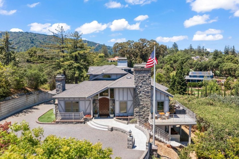 Knoll top estate boasts panoramic views! Wheelchair - photo 2