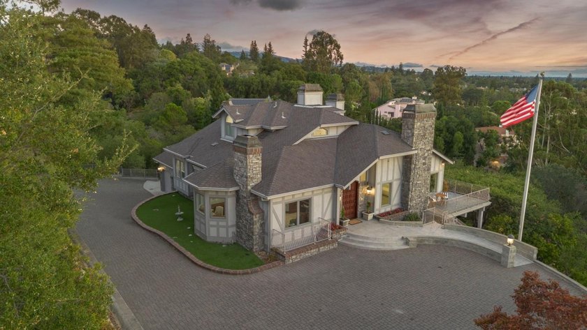 Knoll top estate boasts panoramic views! Wheelchair - photo 3