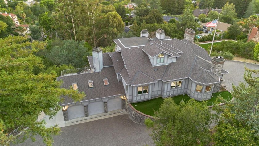 Knoll top estate boasts panoramic views! Wheelchair - photo 6