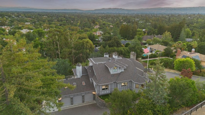 Knoll top estate boasts panoramic views! Wheelchair - photo 7