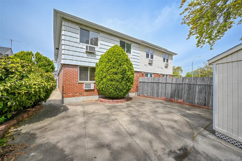 Legal semi-detached 2-family home in desirable Whitestone - photo 21