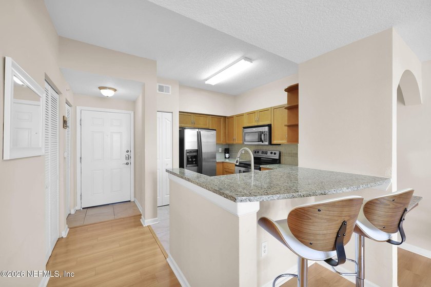 Discover urban living at its finest in this top-floor - photo 7