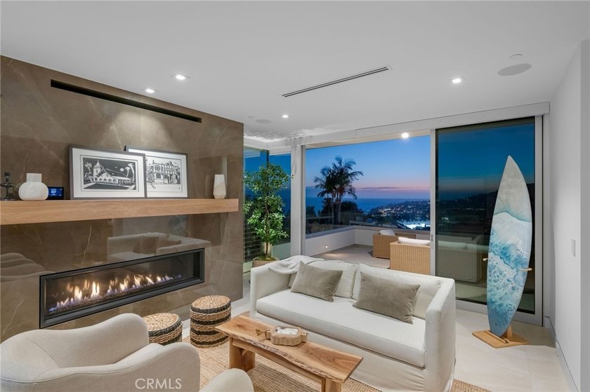 Perched high in the exclusive Temple Hills enclave of Laguna - photo 4