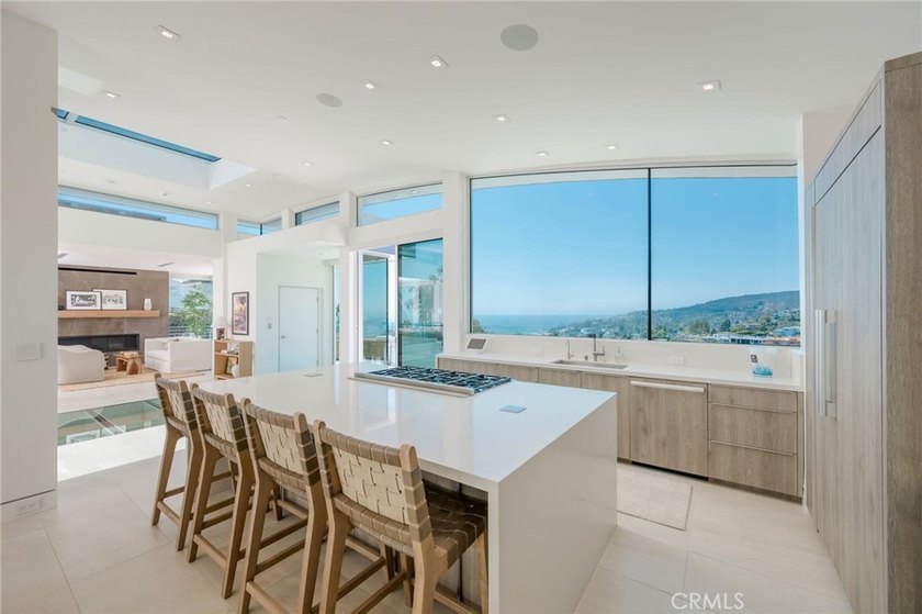 Perched high in the exclusive Temple Hills enclave of Laguna - photo 9