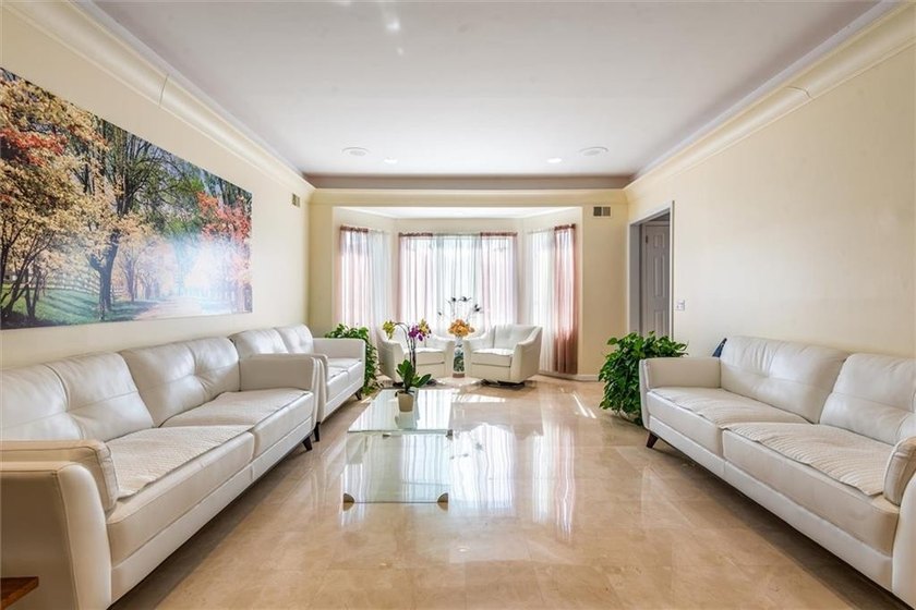 Richmondtown Luxury All-Brick Colonial Located in the - photo 11