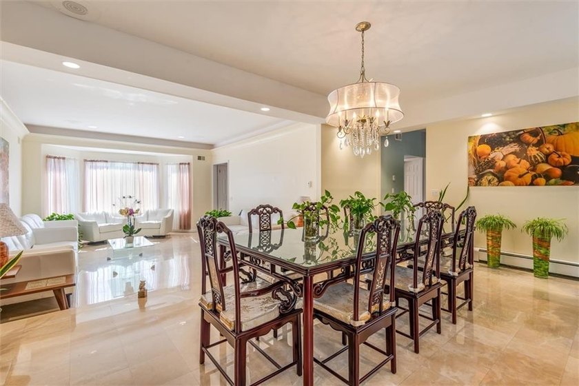 Richmondtown Luxury All-Brick Colonial Located in the - photo 12