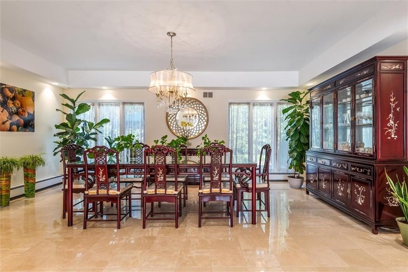 Richmondtown Luxury All-Brick Colonial Located in the - photo 13