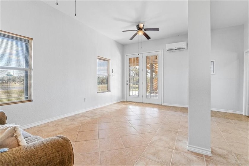Coastal charm with flexible living space in the desirable - photo 5