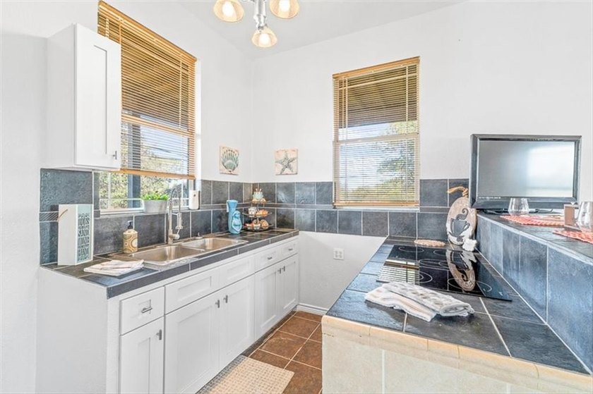 Coastal charm with flexible living space in the desirable - photo 7