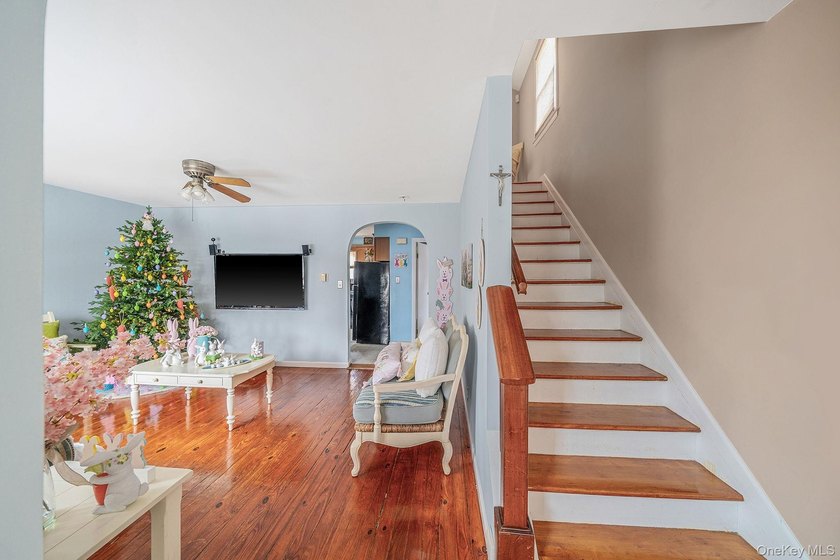Charming two-story Cape featuring two bedrooms on the second - photo 9