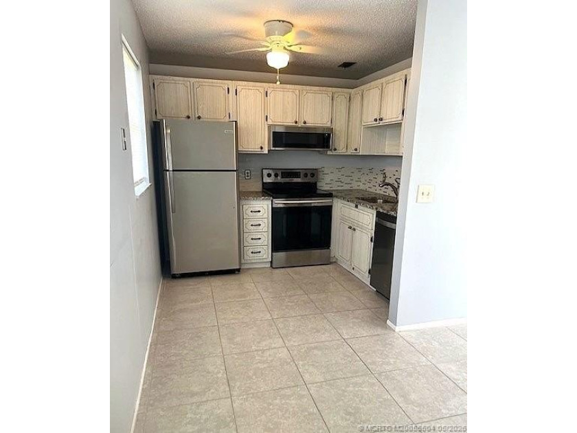 Beautifully tiled 2nd floor 2-bedroom 2-bath unfurnished condo - photo 2