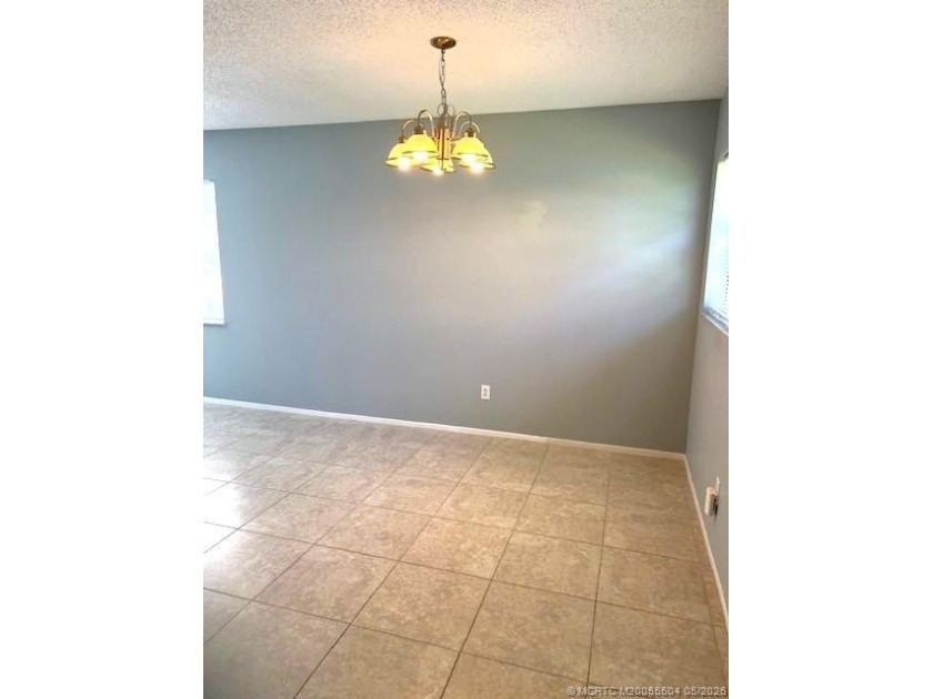 Beautifully tiled 2nd floor 2-bedroom 2-bath unfurnished condo - photo 4