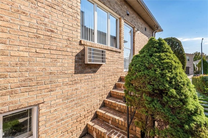 Richmondtown Luxury All-Brick Colonial Located in the - photo 46