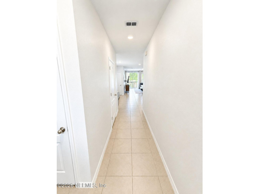 Light, bright and inviting! Built in 2022, this beautifully - photo 3