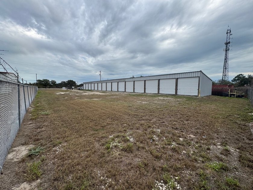 rents are $100 for current tenants and $125 for new. 9 units at - photo 3