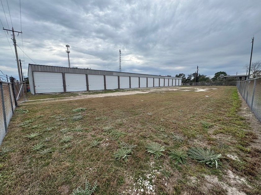 rents are $100 for current tenants and $125 for new. 9 units at - photo 6