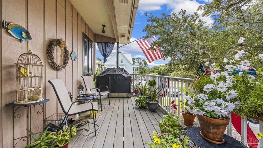 This warm and welcoming Ono Island waterfront home in Orange - photo 14
