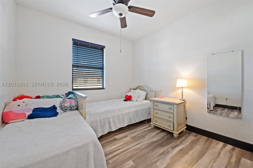 Discover this exquisite 3-bedroom, 2.5-bathroom residence - photo 26