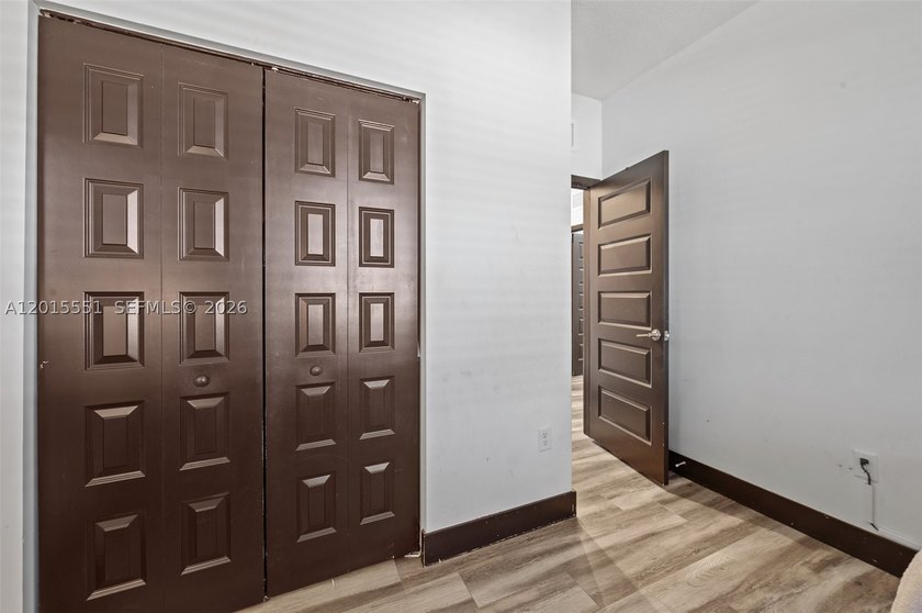 Discover this exquisite 3-bedroom, 2.5-bathroom residence - photo 27