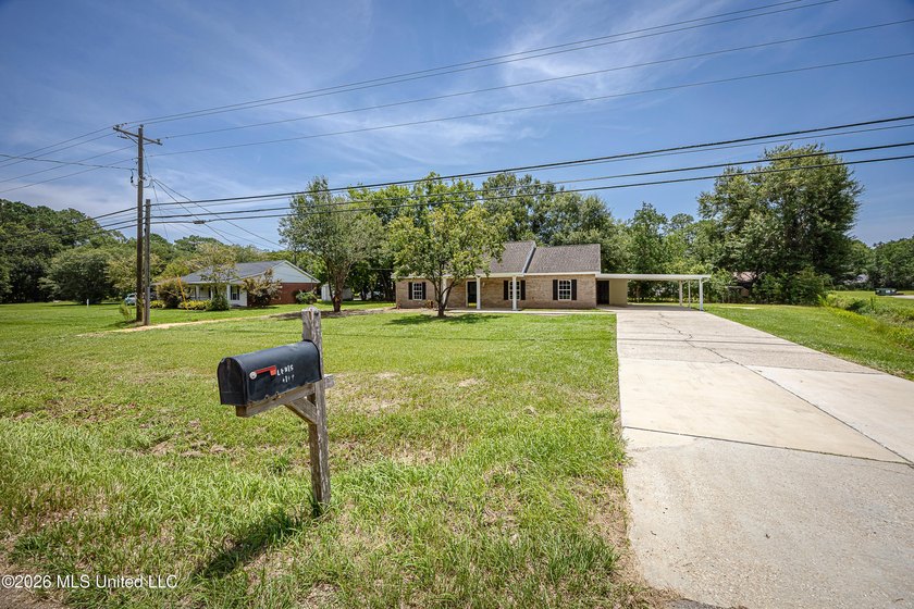 Move right in and start enjoying all that Ocean Springs has to - photo 2