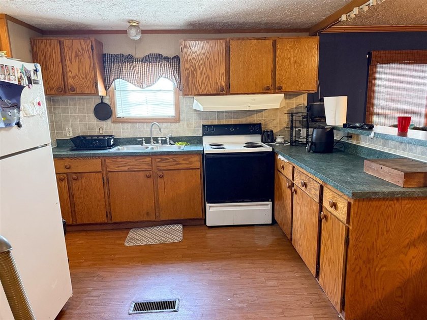 Charming Country Home with Stunning Sunset Views 3 Bed | 2 Bath - photo 2