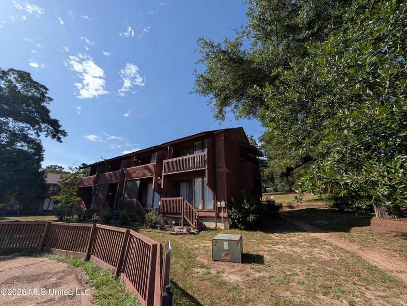 Great Getaway or Perfect for Maintenance-Free Living! Welcome to - photo 3