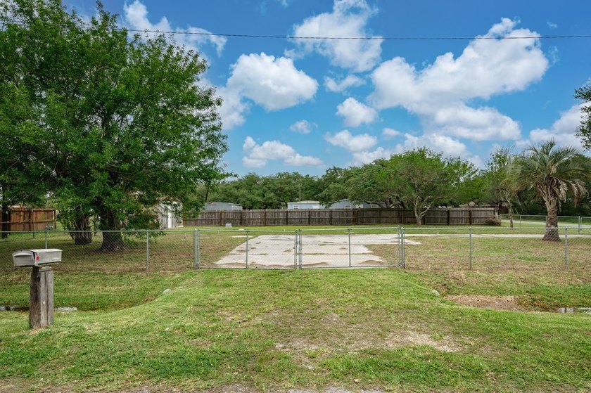 Located in the peaceful and well-established West Terrace - photo 4