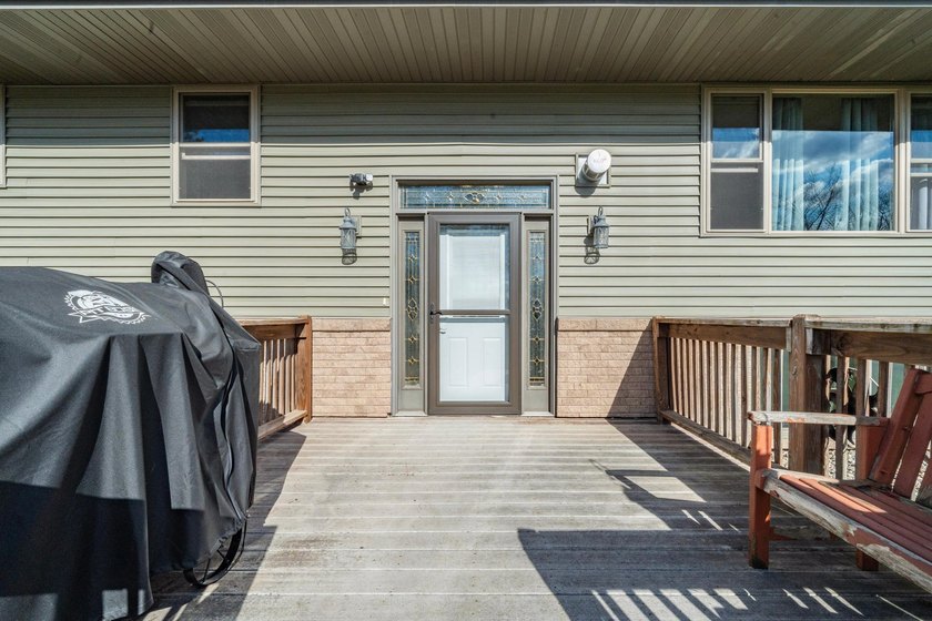 PRE-INSPECTED home- Enjoy the best of country living just 7 - photo 11