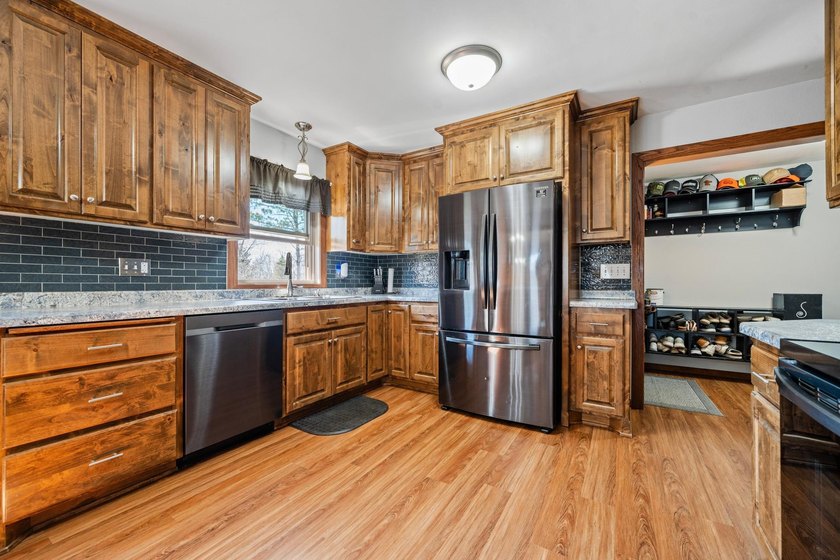 PRE-INSPECTED home- Enjoy the best of country living just 7 - photo 17