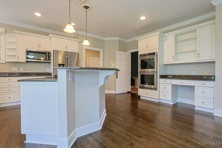 Custom built brick &amp; stone ranch on cul-de-sac in one of Mason's - photo 18