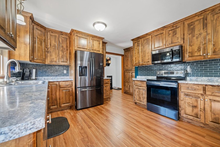PRE-INSPECTED home- Enjoy the best of country living just 7 - photo 18