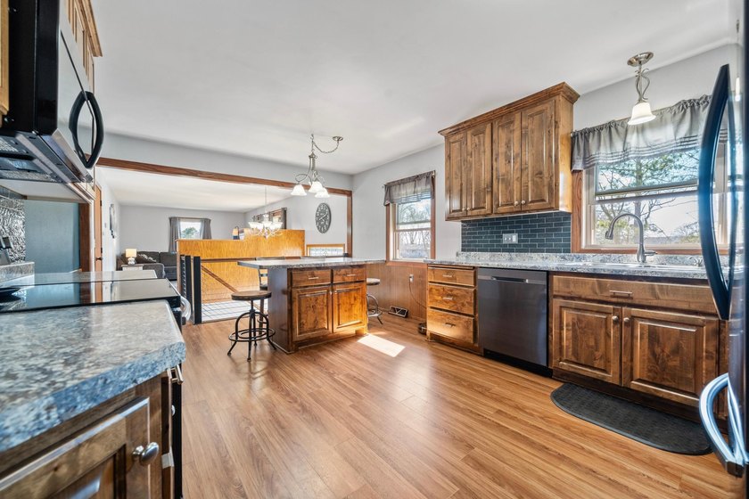 PRE-INSPECTED home- Enjoy the best of country living just 7 - photo 19