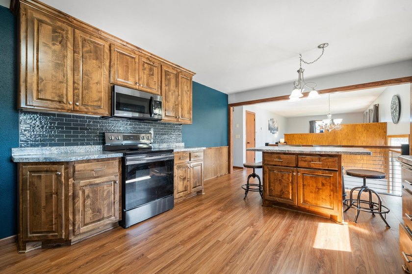 PRE-INSPECTED home- Enjoy the best of country living just 7 - photo 20