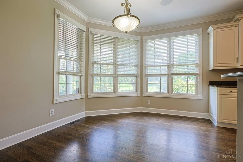 Custom built brick &amp; stone ranch on cul-de-sac in one of Mason's - photo 23