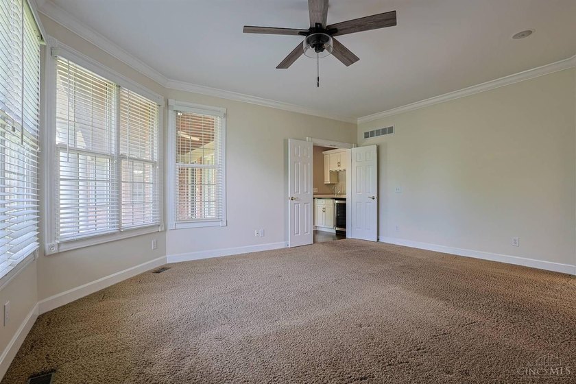 Custom built brick &amp; stone ranch on cul-de-sac in one of Mason's - photo 32