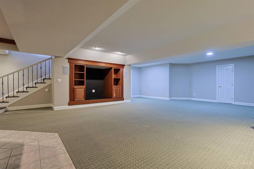 Custom built brick &amp; stone ranch on cul-de-sac in one of Mason's - photo 46
